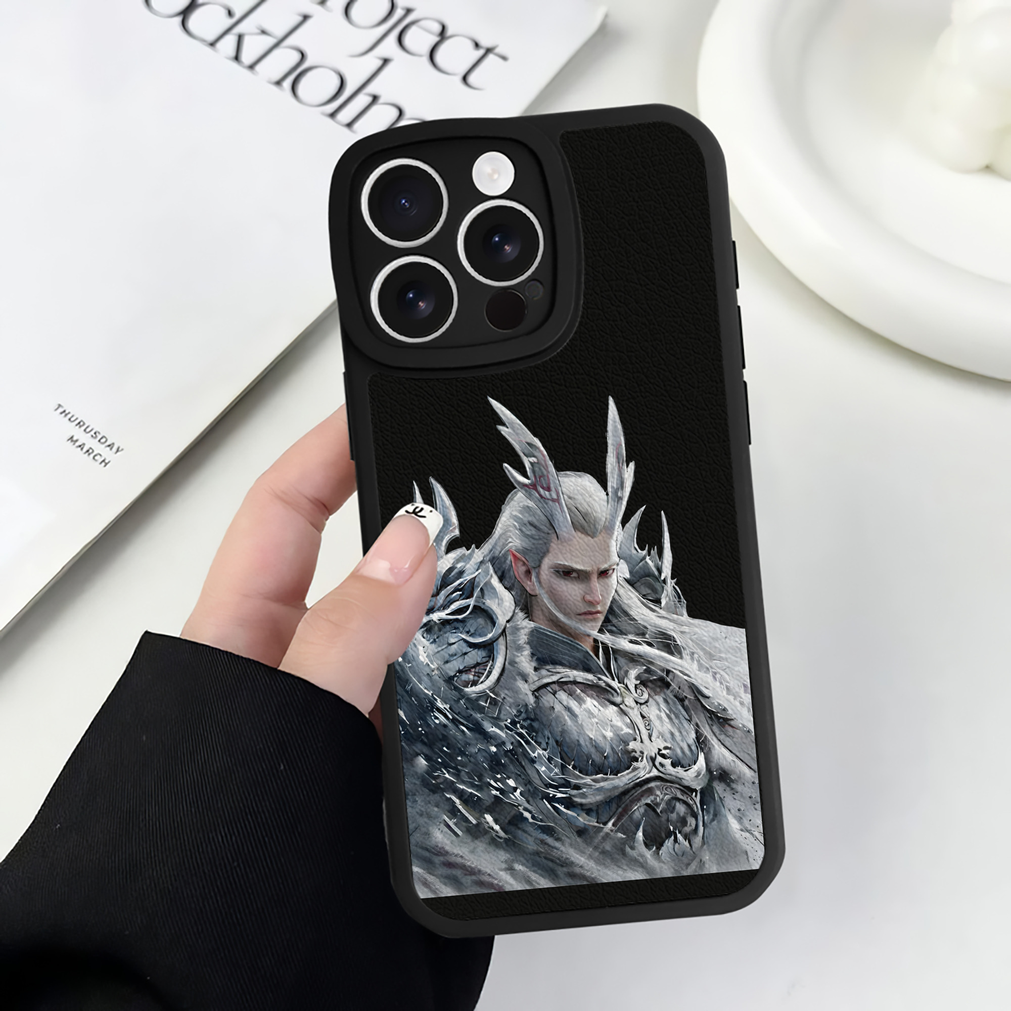 （画像用） Ne Zha 2 ナタ 魔童の大暴れ 【iPhone 16シリーズ対応】シリコンスマホケース（レザー調） 材質：シリコン